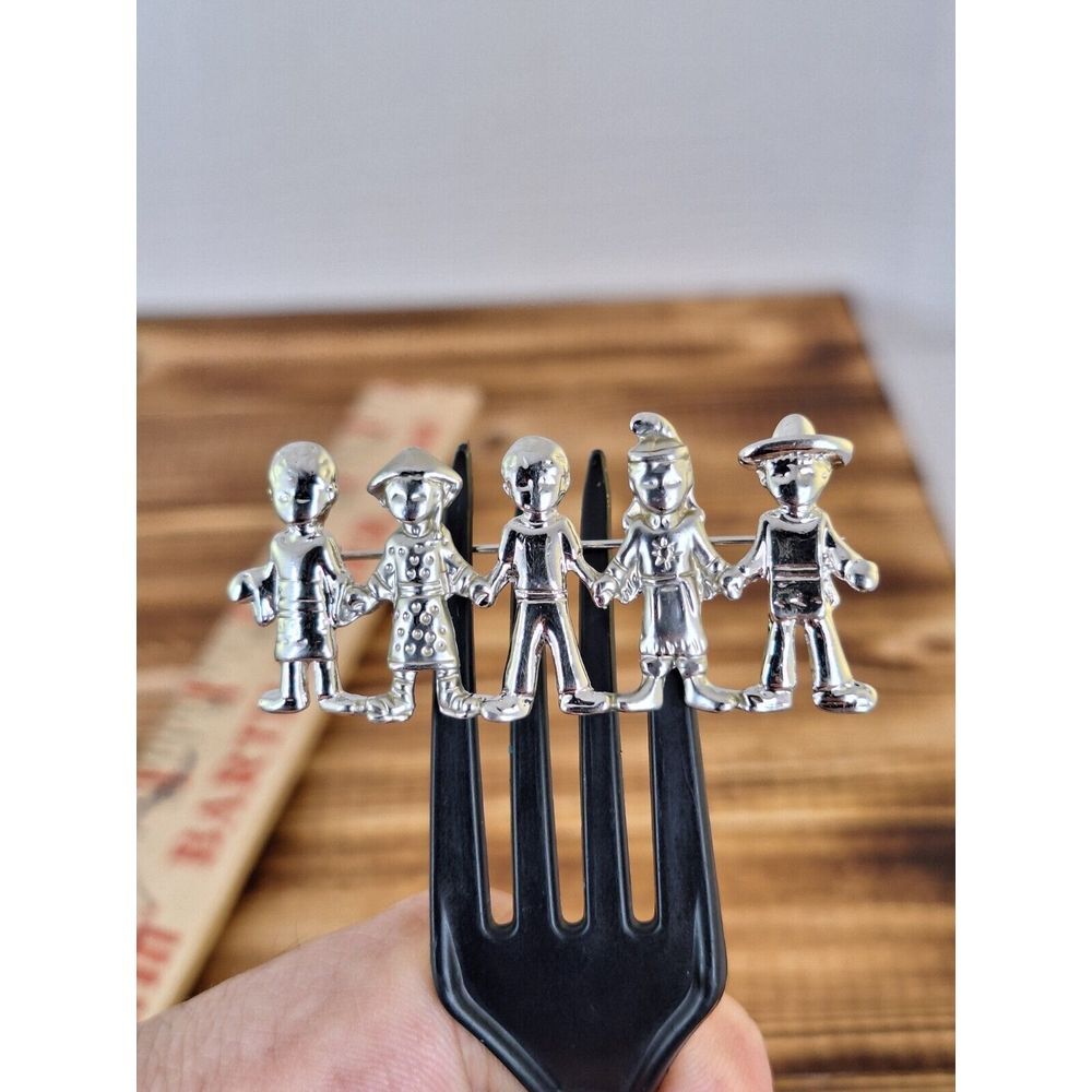 People Around The‎ World Holding Hands "Unity" Gold Tone Pin Brooch